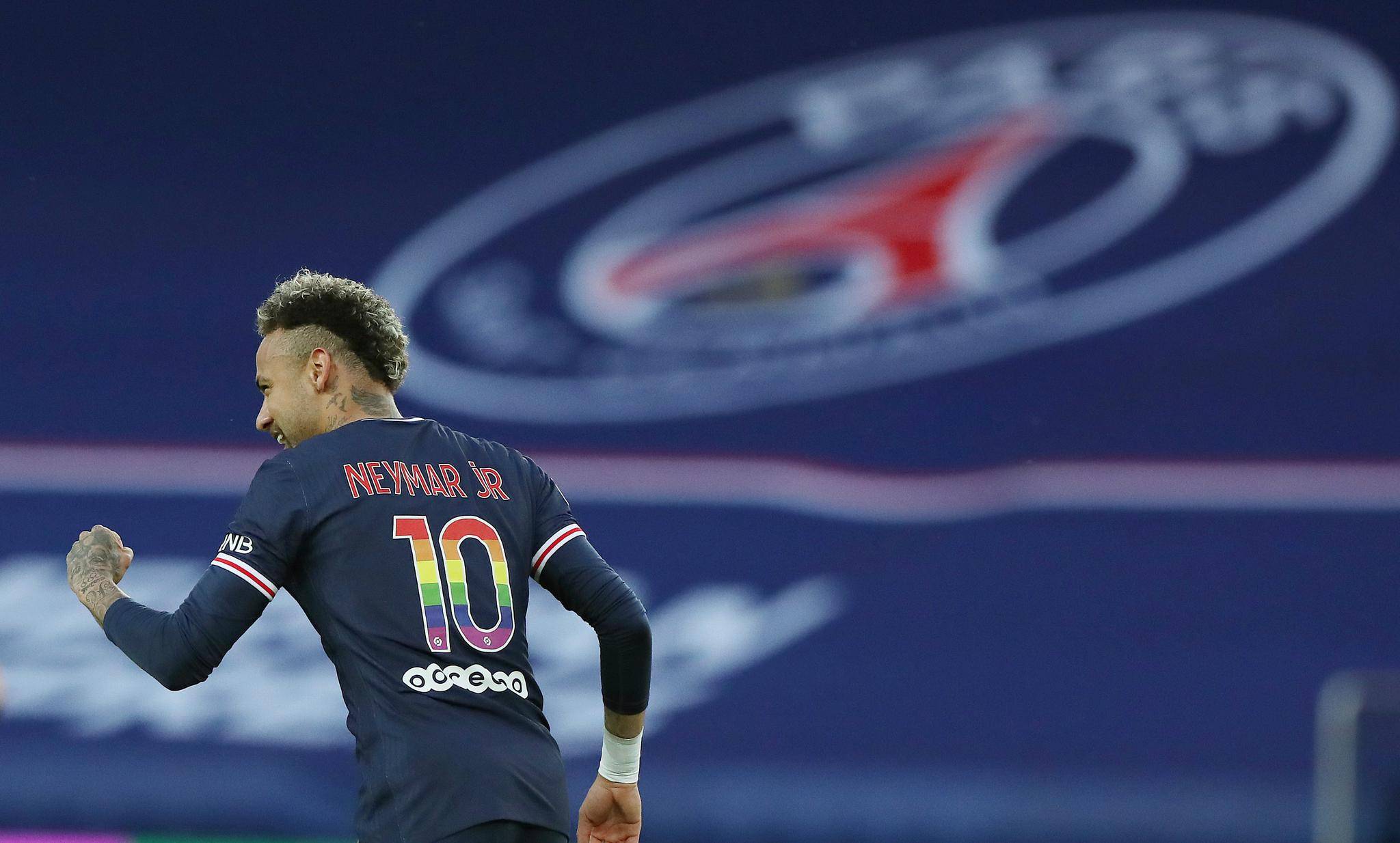 开云APP-今晨欧冠传出新动向,巴黎圣日耳曼复出首秀,管理层表态:球迷炸锅,数据趋势出现新变化的简单介绍