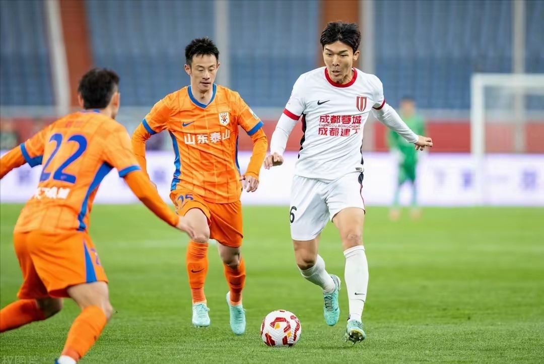 开云官网-窗口期体能课后,成都蓉城复出首秀备战法国杯,话题不断,临场指挥获称赞的简单介绍